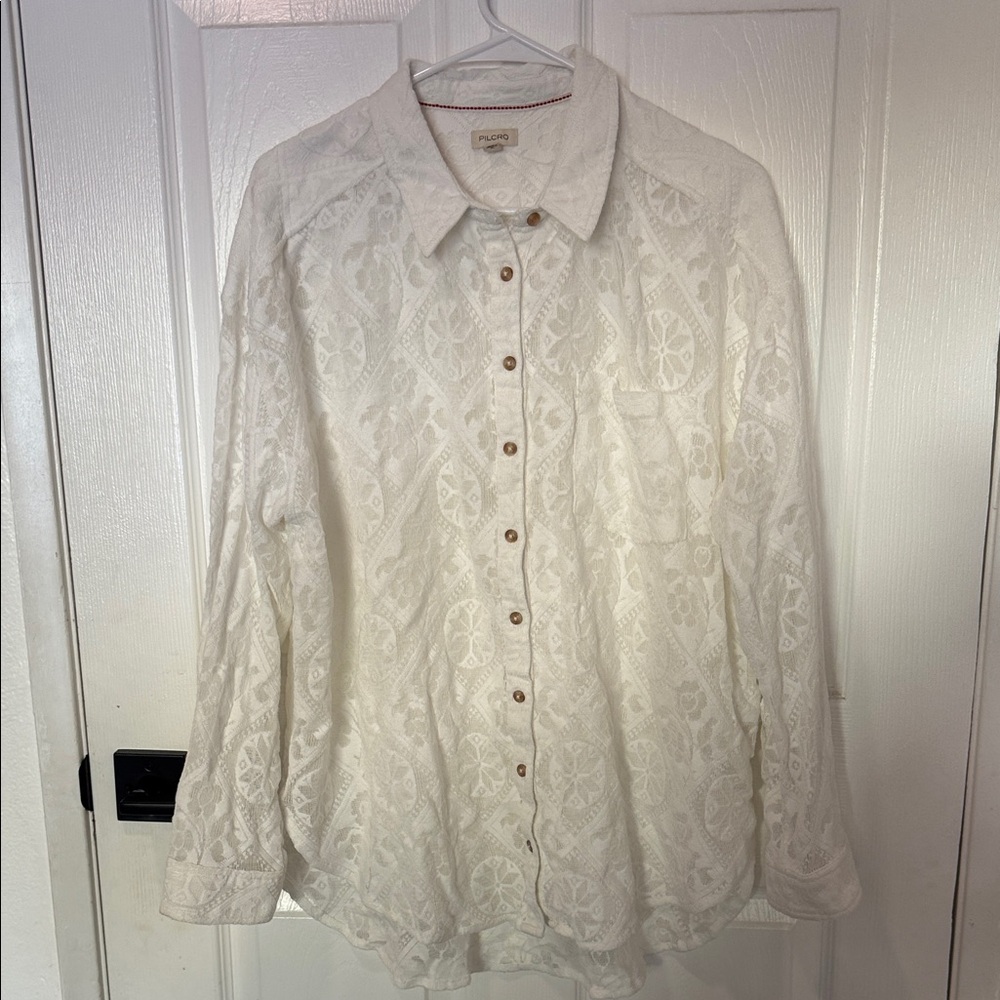Anthropologie PILCRO White lace Button-Up Shirt with Pattern.